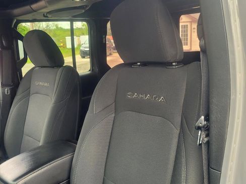 Used 2021 Jeep Wrangler Unlimited Sahara AWD/4WD image 12