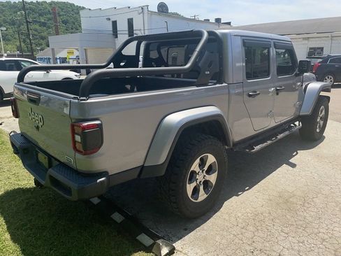 Used 2020 Jeep Gladiator Overland AWD/4WD image 4