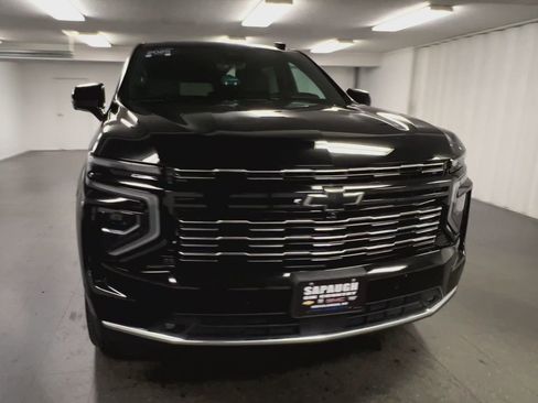 Certified 2025 Chevrolet Suburban High Country image 40