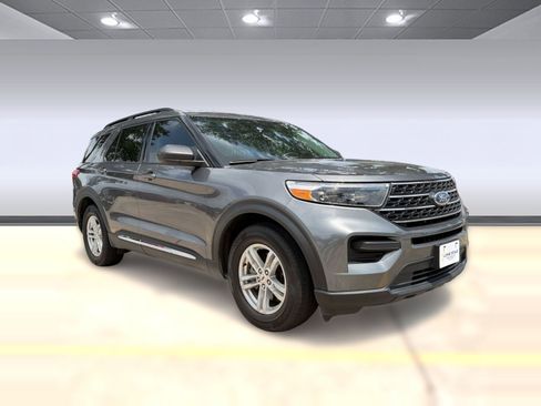 Used 2023 Ford Explorer XLT RWD image 6