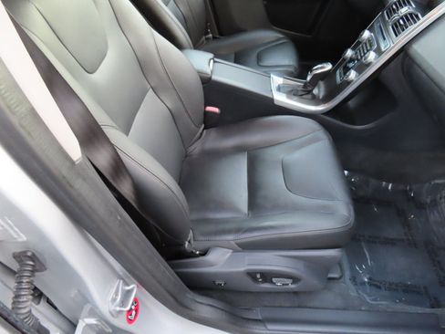 Used 2016 Volvo XC60 T5 Premier image 17