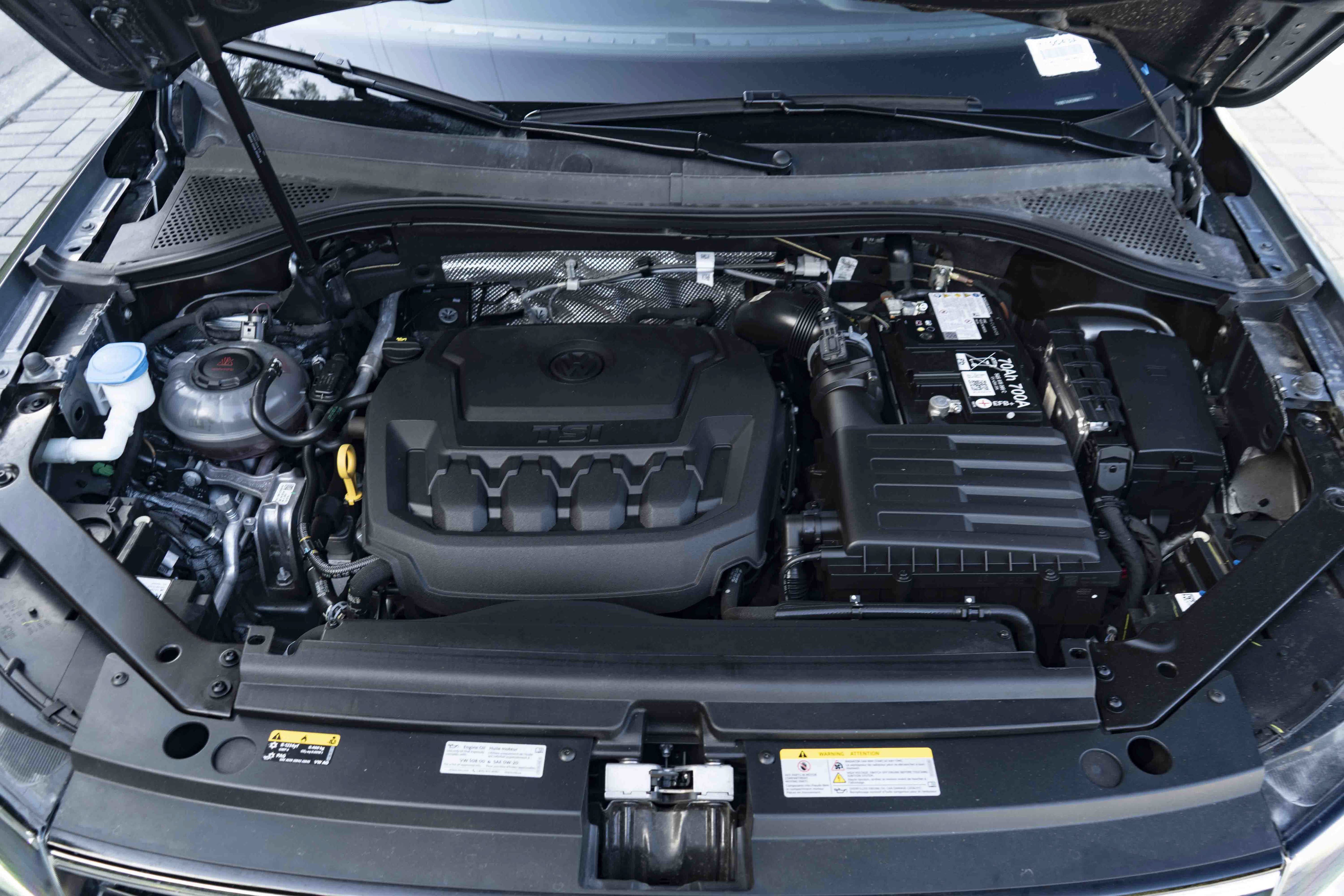 Certified 2024 Volkswagen Tiguan SE R-Line AWD/4WD image 43