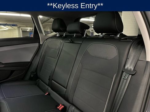 Used 2023 Volkswagen Taos SE w/ Panoramic Sunroof Package image 20