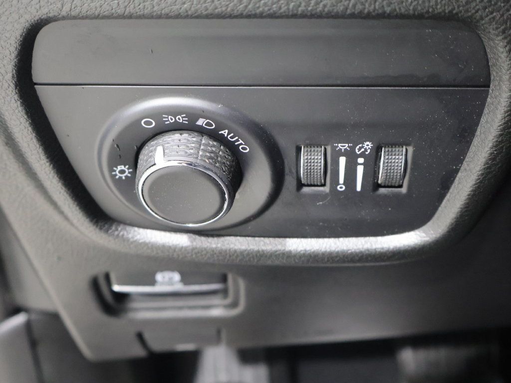 Used 2023 Jeep Grand Cherokee Altitude AWD/4WD image 32