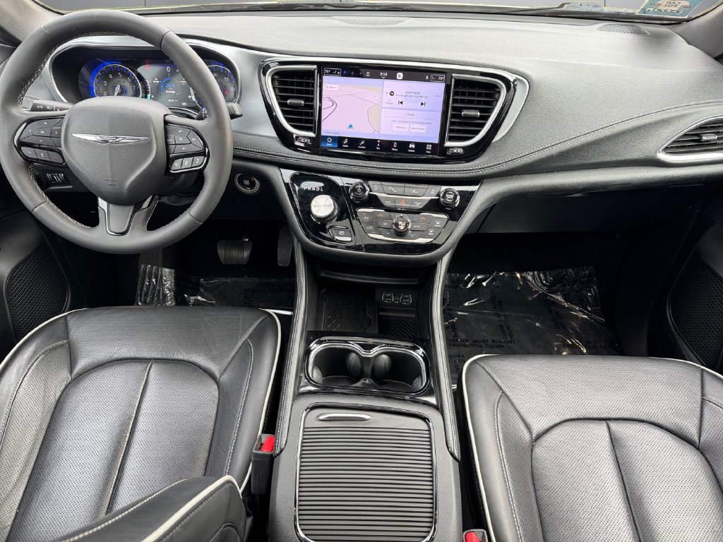 Used 2025 Chrysler Pacifica Limited FWD image 12