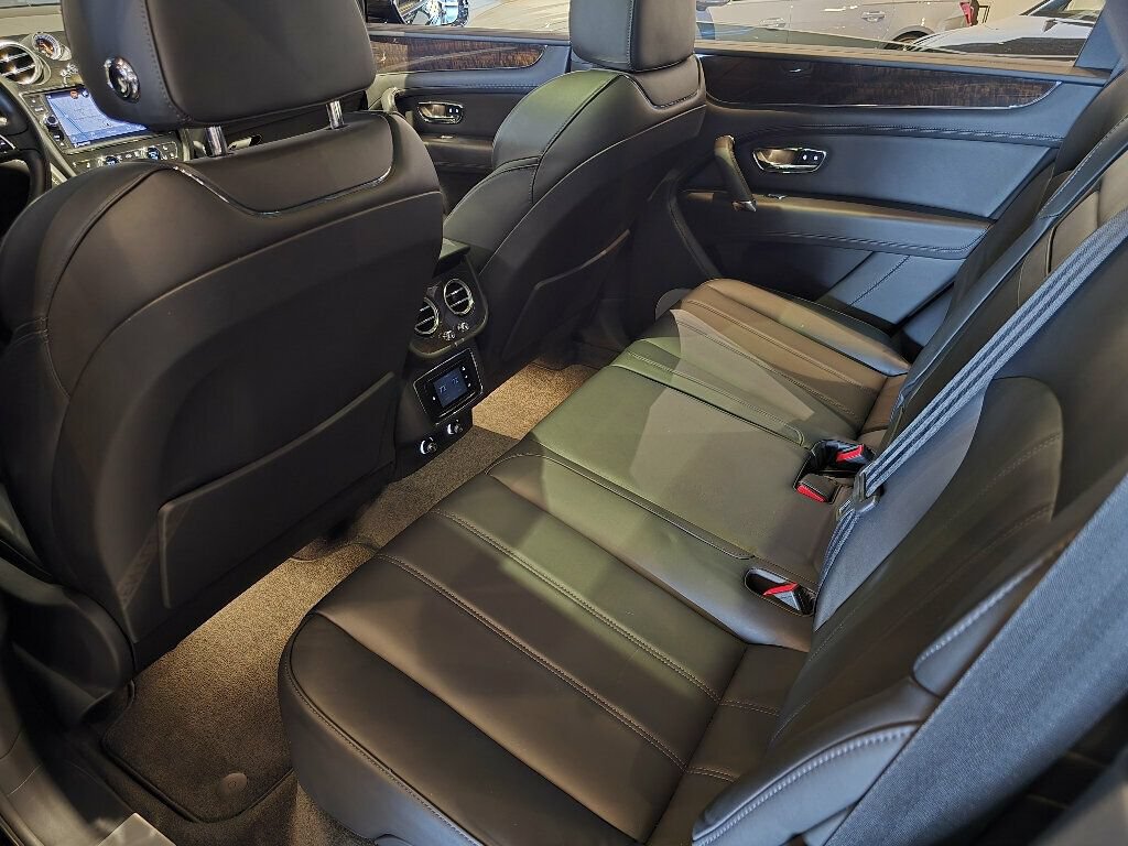 Used 2019 Bentley Bentayga AWD/4WD image 20