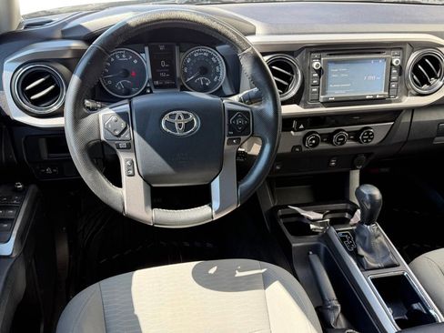 Used 2017 Toyota Tacoma SR5 w/ Tow Package image 10