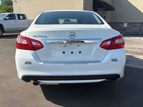 Used 2017 Nissan Altima 2.5 S w/ Interior Lighting Package FWD image 6