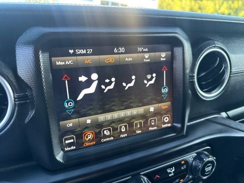 Used 2022 Jeep Wrangler Unlimited Sahara AWD/4WD image 16