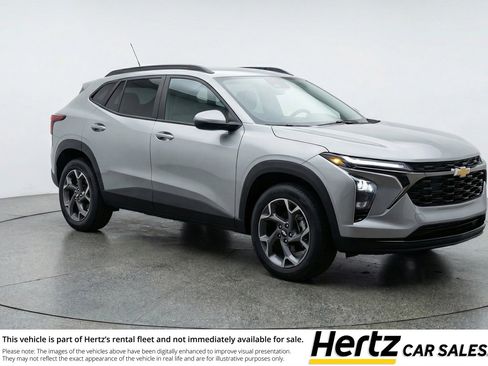 Used 2025 Chevrolet Trax LT w/ LT Convenience Package FWD image 1