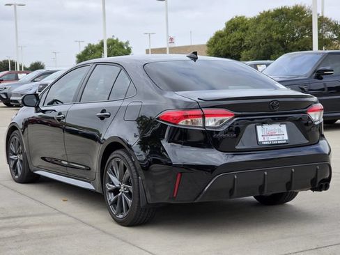 Used 2025 Toyota Corolla SE FWD image 3