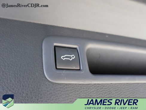 Used 2025 Toyota Highlander XSE AWD/4WD image 17