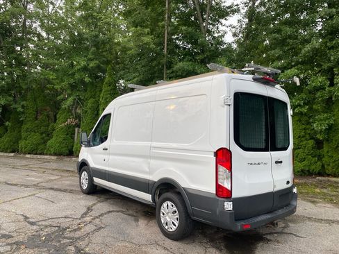 Used 2018 Ford Transit 250 130 Medium Roof RWD image 3