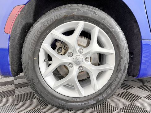 Used 2018 Chrysler Pacifica Touring-L w/ Tire & Wheel Group FWD image 23