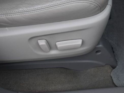 Used 2013 Toyota Sienna XLE image 29