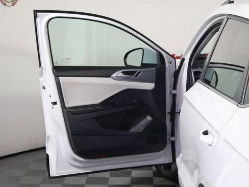 Used 2025 Volkswagen Taos SE AWD/4WD image 24