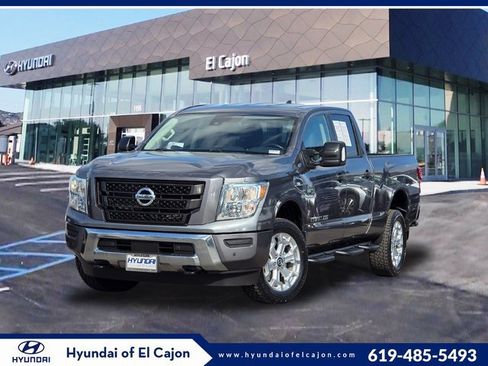 Used 2022 Nissan Titan SV w/ SV Convenience Package image 1