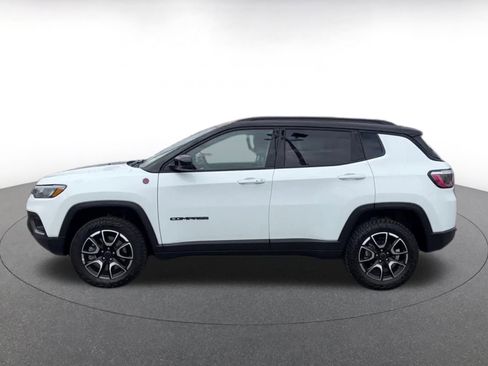 Used 2025 Jeep Compass Trailhawk image 9