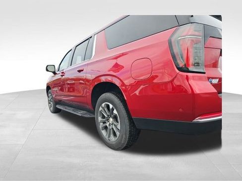 New 2026 Chevrolet Suburban LS image 12