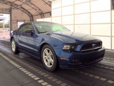 Used 2014 Ford Mustang Convertible w/ Equipment Group 102A RWD image 4