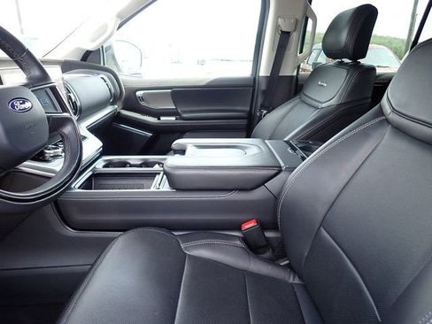 Used 2025 Ford Expedition Platinum AWD/4WD image 11