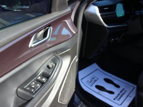 Used 2022 Jeep Grand Cherokee L Laredo w/ Luxury Tech Group I AWD/4WD image 8