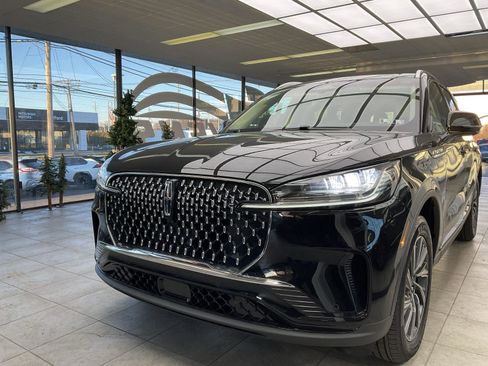 New 2025 Lincoln Aviator AWD w/ Equipment Group 101A image 3