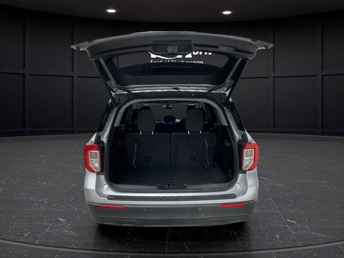 Used 2020 Ford Explorer XLT image 14