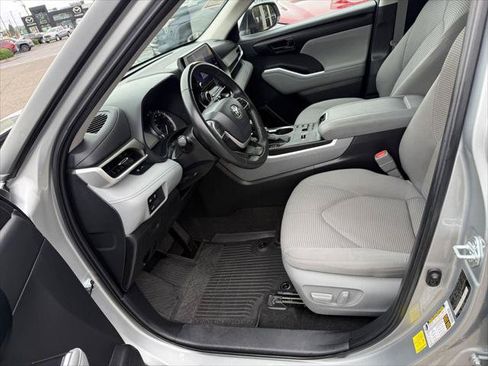 Certified 2023 Toyota Highlander LE FWD image 13