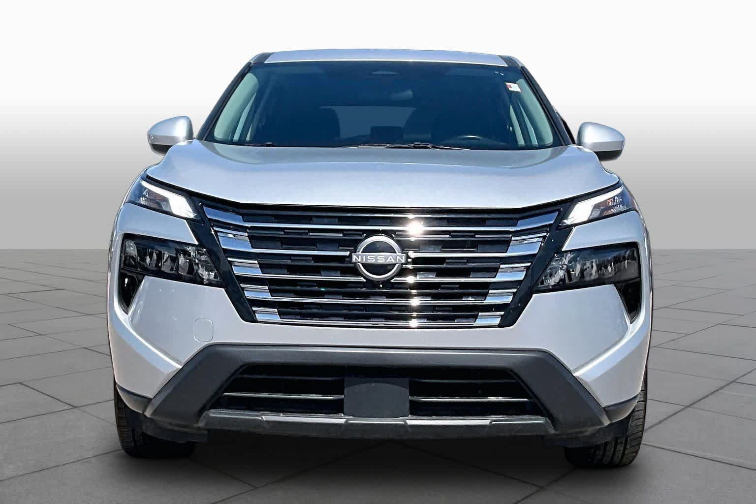 Used 2025 Nissan Rogue SV AWD/4WD image 4