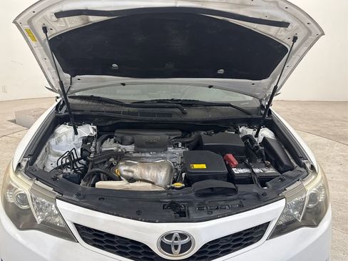 Used 2012 Toyota Camry SE image 16