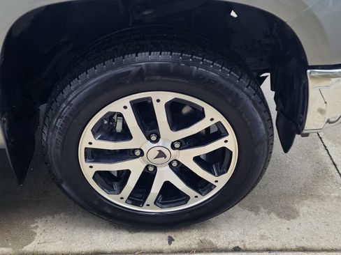 Used 2018 Toyota Tundra SR5 w/ SR5 Upgrade Package AWD/4WD image 10