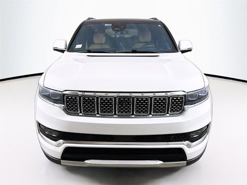 Used 2022 Jeep Grand Wagoneer Series III image 2