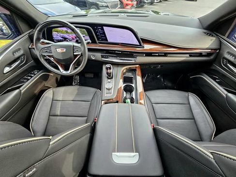 Used 2023 Cadillac Escalade ESV Premium Luxury w/ Performance Package AWD/4WD image 24