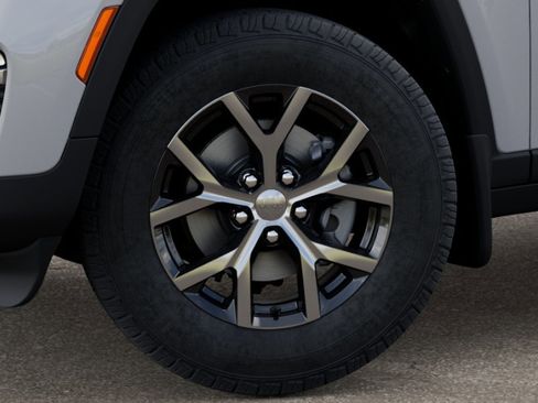 New 2025 Jeep Grand Cherokee Limited w/ MOPAR Finishing Package image 8