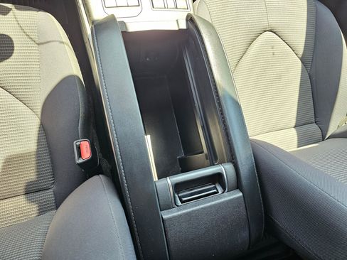 Used 2023 Toyota Highlander L AWD/4WD image 29