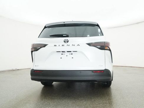 New 2026 Toyota Sienna XLE image 61