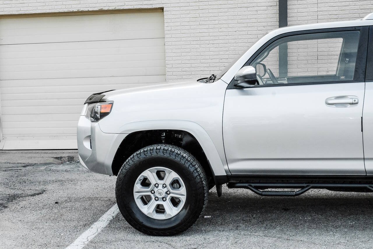Used 2016 Toyota 4Runner SR5 AWD/4WD image 16