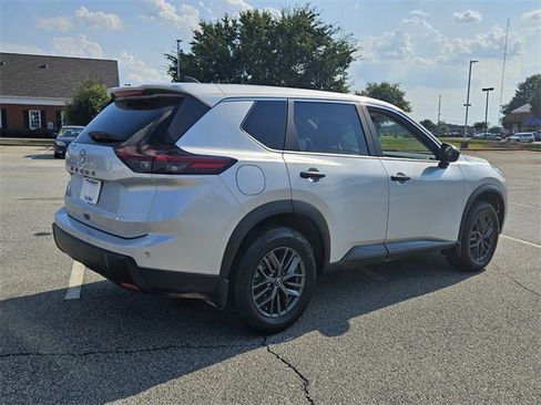 Used 2025 Nissan Rogue S image 12