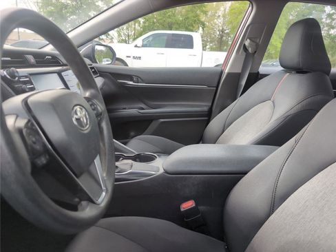 Used 2020 Toyota Camry LE image 2
