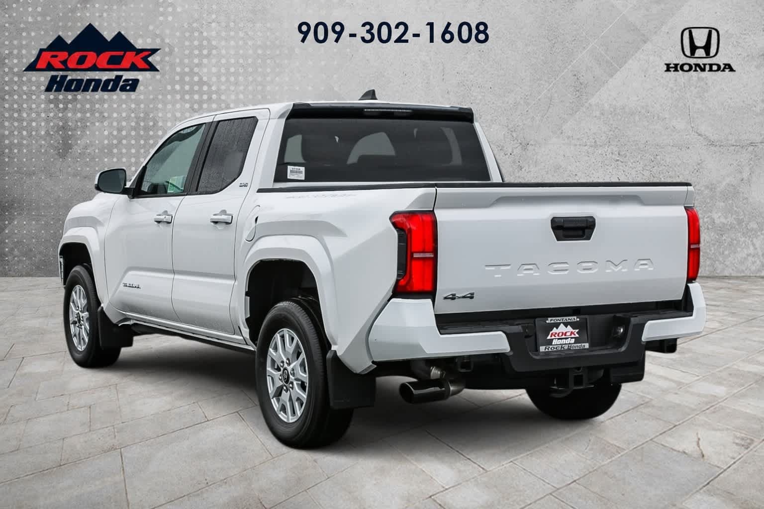 Used 2026 Toyota Tacoma SR5 AWD/4WD image 6