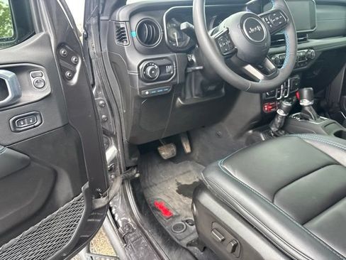 Used 2025 Jeep Wrangler Unlimited Rubicon 4xe w/ Safety Group AWD/4WD image 16