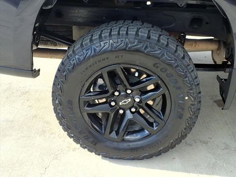 Used 2024 Chevrolet Silverado 1500 Custom Trail Boss w/ LPO, Dark Essentials Package AWD/4WD image 13
