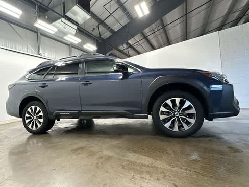 Used 2023 Subaru Outback Limited image 3
