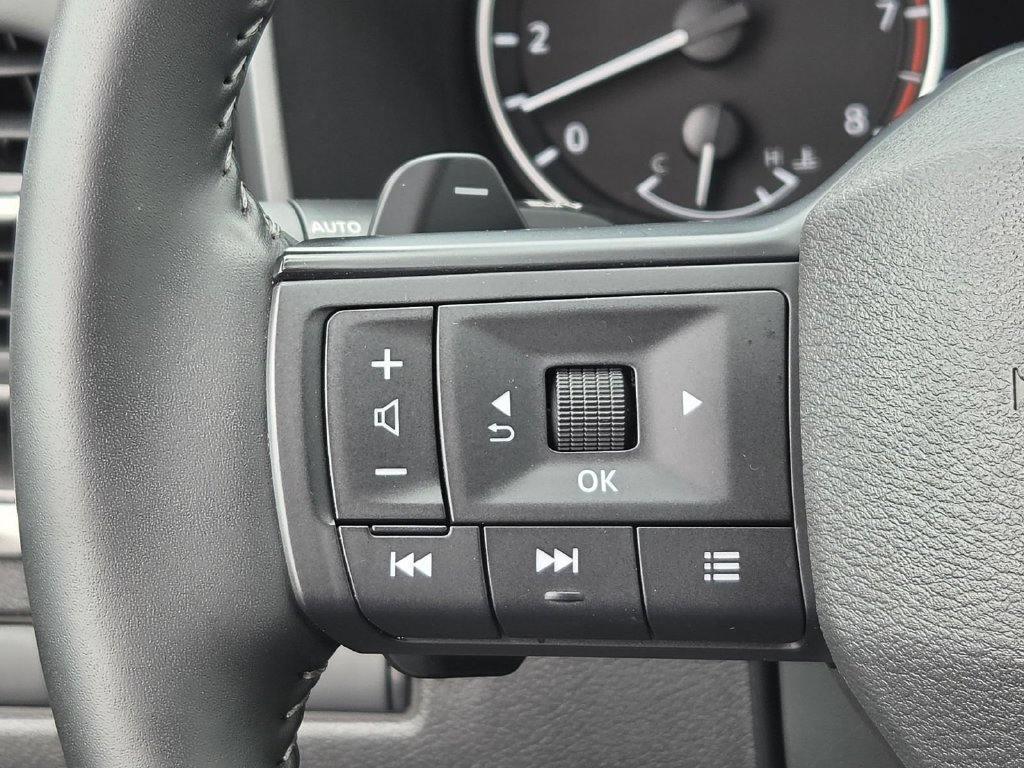 Used 2026 Nissan Rogue SV AWD/4WD image 17