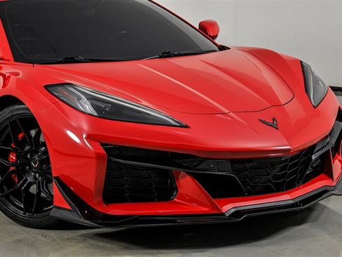 Used 2023 Chevrolet Corvette Z06 w/ Engine Appearance Package RWD image 2