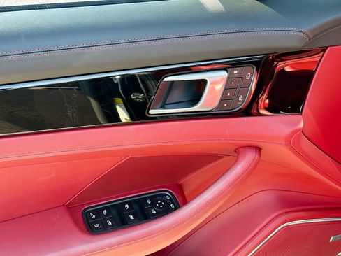 Used 2023 Porsche Panamera 4 Platinum Edition image 18