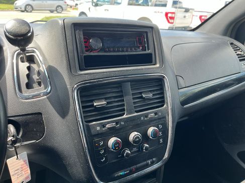 Used 2014 Dodge Grand Caravan SE FWD image 11