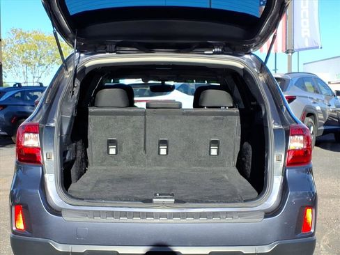Used 2017 Subaru Outback 2.5i Premium image 10