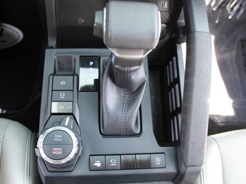 Used 2024 Toyota Tacoma Limited w/ Limited Package (LT) AWD/4WD image 26
